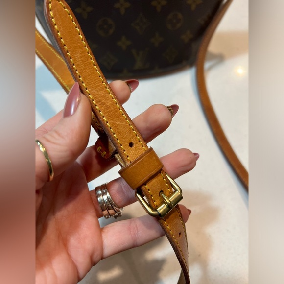 Vintage Authentic Louis Vuitton Crossbody Bucket Purse - Picture 10 of 16